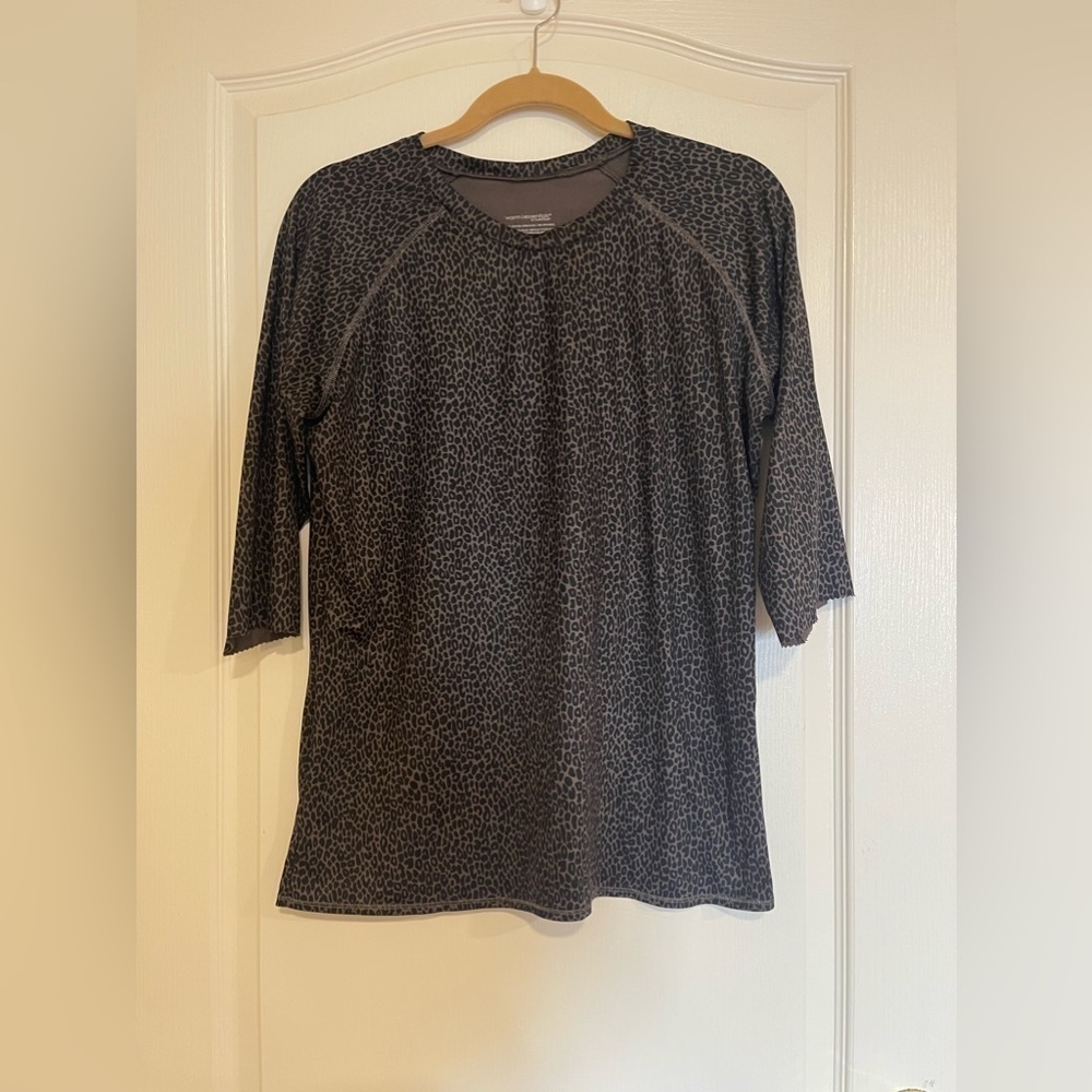 Warm Essentials black and grey leopard print elbow length sleeve top​​​​​​​​​